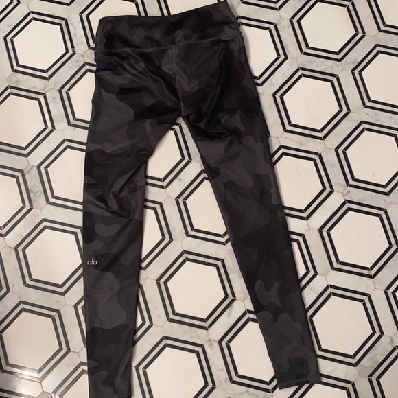 Alo leggings, size small. Great condition! - Picture 3 of 3